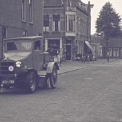 Kenteken: A 30761; Laffly veegwagen, foto: still uit de film "De Groningsche reinigingsdienst voorheen en thans", C.R. Tiddens, 1936-1949 coll. GrA (2209-AV0061)