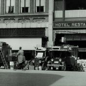 Kenteken: A 7843; Grote Markt Groningen, foto: H. E. Boonstra