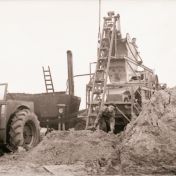 Kenteken: A 40700; Hanomag, begin jaren '50, foto: archief Grontmij, via H. van Dijk