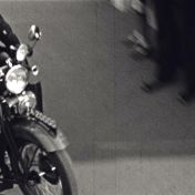 Kenteken: A 20000; Harley Davidson, foto: still uit "Verkeersfilm", C. van der Mei, 1934, coll. GrA (2209-0176)