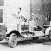 Kenteken: A 7408; De Ford TT bij de firma van Bergen, foto: W. Schuitema