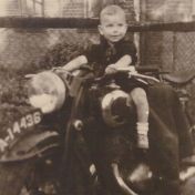 Kenteken: A 14436; Jan Nicolaas Verwoerd, 27-08-1945, foto: W. G. Verwoerd-Dik.