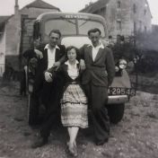 Kenteken: A 29548; Ford vrachtwagen, foto: <a href='https://nl-nl.facebook.com/Oud-Vlagtwedde-893974174021112/' target='_blank'>facebookpagina oud vlagtwedde</a>