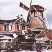 Kenteken: A 25600; Spijk, café Ronddorp met de nieuwe Daf Perkins diesels 1951, foto: B. Flikkema