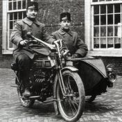 Kenteken: A 1202; L. Bouwman op de FN, 23 mei 1915, foto: Clubmededelingen nr. 412 juli 1998, Veteraan Motoren Club