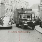 Kenteken: A 46459; Ongeval Packard Super Eight met Ford vrachtwagen A-8036, Winschoten 06-09-1954, foto: archief Kantongerecht Winschoten (154-8-41)