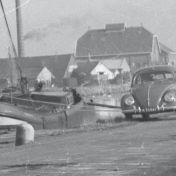 Kenteken: A 35561; Volkswagen, Delfzijl, 1952, foto: uitsnede 2248-3229.jpg; Fotograaf: Fotobedrijf Piet Boonstra
