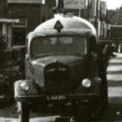 Kenteken: A 44461; Mercedes Benz, uitsnede foto W. Mollema