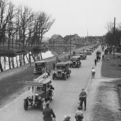 Kenteken: A 4527; Fiat, Stadskanaal, propaganda-optocht van auto's voor de opheffing van de tolgelden, 2-5-1931 (1785-11548)