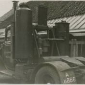 Kenteken: A 16866; Ford, foto: collectie Veenkoloniaal Museum (fotoalbum Duintjer 46)