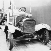 Kenteken: A 7408; De Ford TT bij de firma van Bergen, foto: W. Schuitema