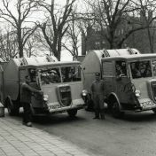 Kenteken: A 27162; Ford V8, Ubbo Emmiussingel, foto: archief Gemeentereiniging (1475)