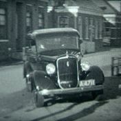 Kenteken: A 4711; Plymouth, ca. 1935, foto: Still uit GAVA-film AV1424