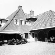Kenteken: A 13566; Haren, villa Holmwood, Stationsweg 9, ca. 1935 (1785-14163)