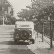 Kenteken: A 3454; Opel,  Middelstum, Brouwerslaan ca. 1945, foto: uitsnede 1986-12887.jpg