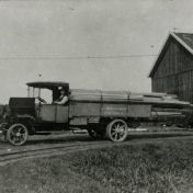 Kenteken: A 3540; Vrachtwagen, foto: collectie Veenkoloniaal Museum (VM 6-1-5 Ou Pe 235)