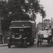 Kenteken: A 19606; Chevrolet, Groningen, Museumbrug ca. 1937, foto: uitsnede 1785-27535.jpg