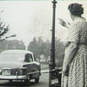 Kenteken: A 12784; Ford Custom, foto: still uit GAVA-film AV4116
