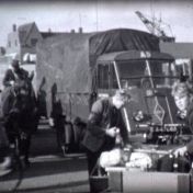 Kenteken: A 47668; Renault, foto: Still uit GAVA-film AV1313