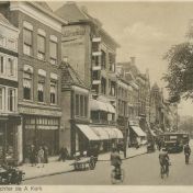 Kenteken: A 7928; Op de voorgrond de Harley Davidson, 1927, foto: H. E. Boonstra