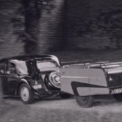 Kenteken: A 11698; Citroën Traction Avant met vouwwagen, Rivièra, 1953, still uit de film "Vakantie familie Blaauw", E.M. Blaauw, 1953-1958, coll. GrA (2209-AV5153)