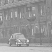 Kenteken: A 40150; Volkswagen, Groningen, Paterswoldseweg 1949, foto: uitsnede 2248-431.jpg; Fotograaf: Fotobedrijf Piet Boonstra