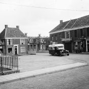 Kenteken: A 993; Loppersum, Marktplein (2377-2611_0118)