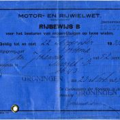 Kenteken: A 27249; Motor-Rijbewijs J. J. Postema