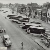 Kenteken: A 39045; Groningen, Damsterdiep, 1953, foto: archief Dagblad van het Noorden (AW20240242)
