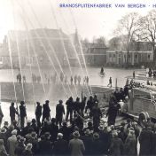 Kenteken: A 11249; Buiskoolplein. Delfzijl 25-2-1939, foto: W. Schuitema