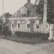 Kenteken: A 8749; Niekerk ca. 1931, foto uit een fotoalbum van Ans en Johan Lubbers-Timmer. (2437_1652)