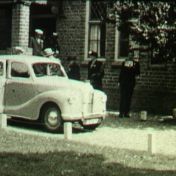 Kenteken: A 1797; Austin A40,  Dwingeloo 1948, foto: Still uit DAVA-film AV2180