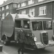 Kenteken: A 27158; Ford V8, 14-11-1937, foto: archief Gemeentereiniging (1475)