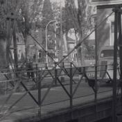 Kenteken: A 33146; Ford, 2e Exloërmond, 1955, foto: still uit de film "Kanaalstreek 1955", G. Molenaar, A.C.F.O., 1955, coll. GrA (2209-1730)