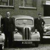 Kenteken: A 32305; Ford Anglia, uitsnede foto F. Wijbenga