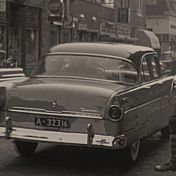 Kenteken: A 32316; Ford Fairlane, Haren, 1955, foto: Still uit GAVA-film AV14817