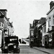 Kenteken: A 14747; Waterstraat Delfzijl ca. 1930, foto: Foto album oud Delfzijl uitg. 1964 (1769-2024)