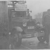 Kenteken: A 16307; Harmanus Bouwkamp naast de Ford AA vrachtwagen, Bedum, ca. 1930, foto: <a href='https://www.facebook.com/people/Oud-Bedum/100070047341508/' target='_blank'>Facebook Oud Bedum</a>