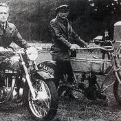 Kenteken: A 4430; Horex, Zuidlaardermarkt 1950, foto: Clubmededelingen nr. 461, augustus 2002, Veteraan Motoren Club