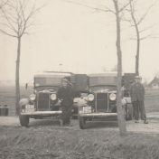 Kenteken: A 22118; De Ford vrachtwagen met onbekende chauffeur, uitsnede foto archief PAX