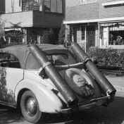 Kenteken: A 5901; Opel Kapitän op gas anno 1943, foto: <a href='https://nl-nl.facebook.com/Vissersdijk-History-Winschoten-583770398339545/' target='_blank'>facebookpagina vissersdijk history</a>