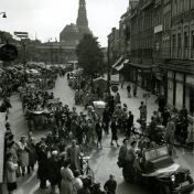 Kenteken: A 38532; Willys Jeep, Vismarkt, Groningen, ca. 1950, foto uit fotoalbum archief Magna Pete (1161-7036)