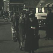 Kenteken: A 804; DKW, foto: still uit de film "Tocht Ouden van Dagen gemeente Termunten", Friedel Tahl, Foto Modern Winschoten, 06-1952, coll. GrA (2209-AV7016)
