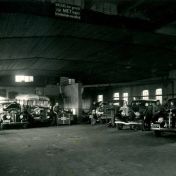Kenteken: A 7222; Ford V8 bus in de garage van Bergman, 4 maart 1939, foto: <a href='http://www.oudterapel.nl' target='_blank'>Website Oud Ter Apel</a>