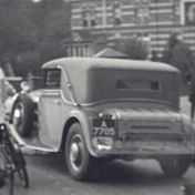 Kenteken: A 7705; Horch, foto: still uit "Verkeersfilm", C. van der Mei, 1934, coll. GrA (2209-0176)