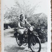 Kenteken: A 24283; Hilje Weerts op de DKW, Winschoten, mei 1939, foto: N. Stormer