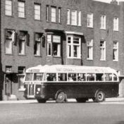 Kenteken: A 30621; Kromhout, Groningen, Prinsesseweg hoek Nassaulaan ca. 1950, foto: uitsnede 1986-4905.jpg