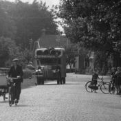 Kenteken: A 15896; Ford, Vlagtwedde, 1952, foto: Still uit GAVA-film AV20037