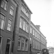 Kenteken: A 1705; Groningen, Kleine Peperstraat 15, Lichtreclamefabriek Gebr. ten Have, 1952 (2248-3092); Fotograaf: Fotobedrijf Piet Boonstra