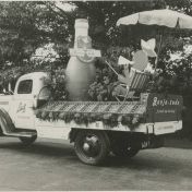 Kenteken: A 2471; Ford vrachtwagen van J. Luit, Groningen, 1946 (2437_0430)